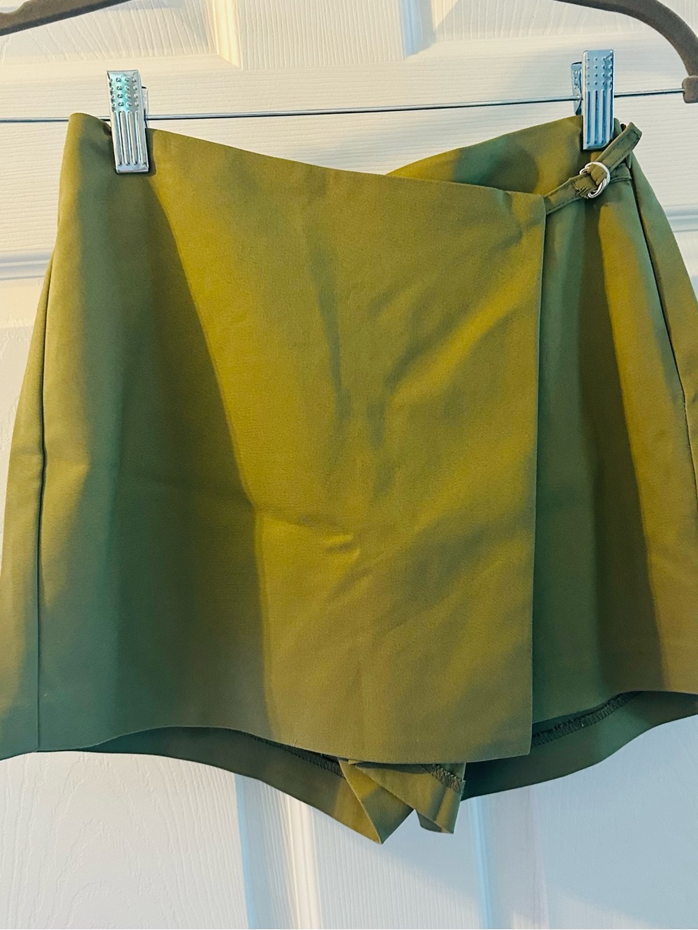 Dynamite olive green asymmetrical skort with mini belt size 00 NWT